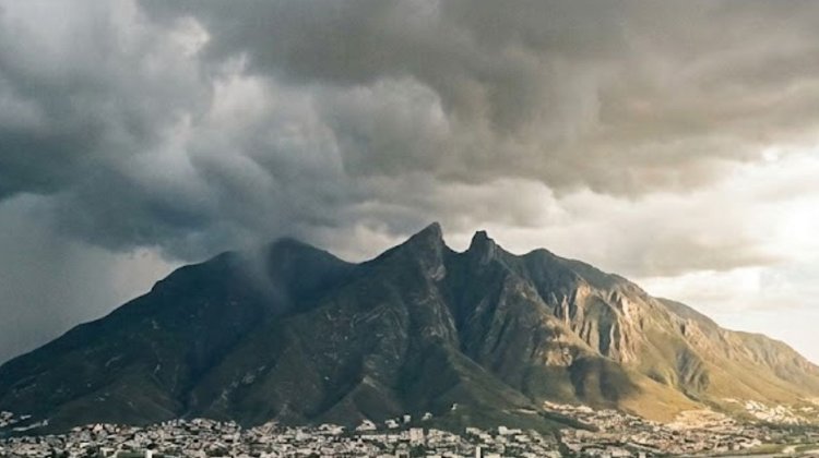 Clima este 12 de mayo en Monterrey nublado pero a casi 30 grados