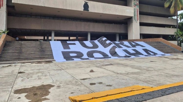 '¡Fuera Rocha!': protestan en Palacio de Gobierno de Sinaloa