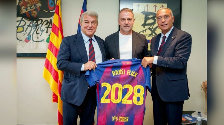 Hansi Flick renueva con el Barcelona hasta 2028