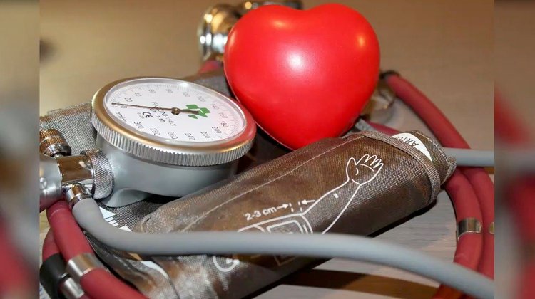 Avanzan México en tratamiento 'menos invasivo' para hipertensión