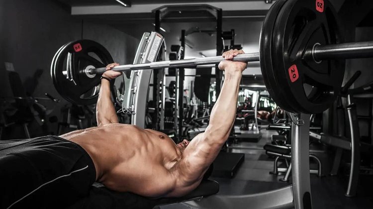 ¡Aterrador! Hombre graba su propia muerte en el gimnasio