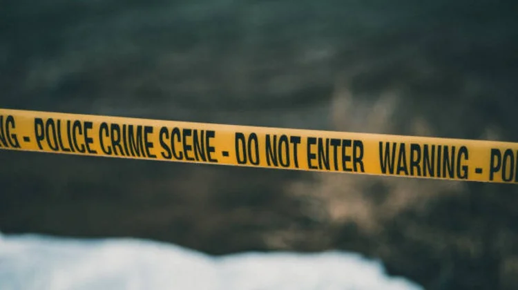 Hombre muere de infarto en tumba de su hijo en Tampico
