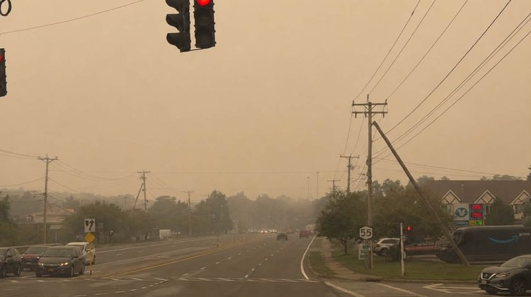 Humo de incendios en Canadá asfixia el medio oeste de EUA