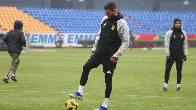 Gignac y Carioca iniciarían torneo en la banca