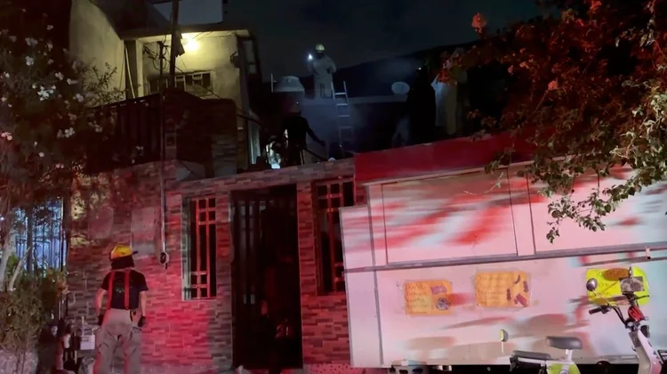 Se incendia casa en Tierra y Libertad; hombre resulta intoxicado