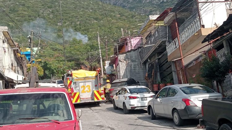 Se registra incendio en tejaban en Monterrey.