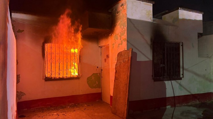 Incendio consume casa en Ramos Arizpe; sospechan fue provocado