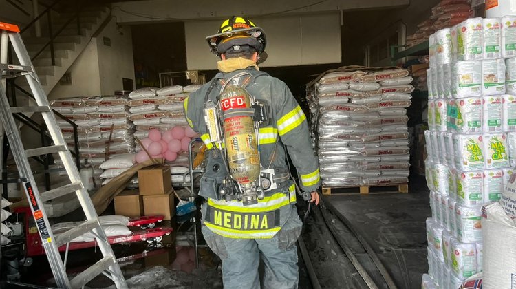 Incendio en comercio de Guadalupe deja siete locales afectados