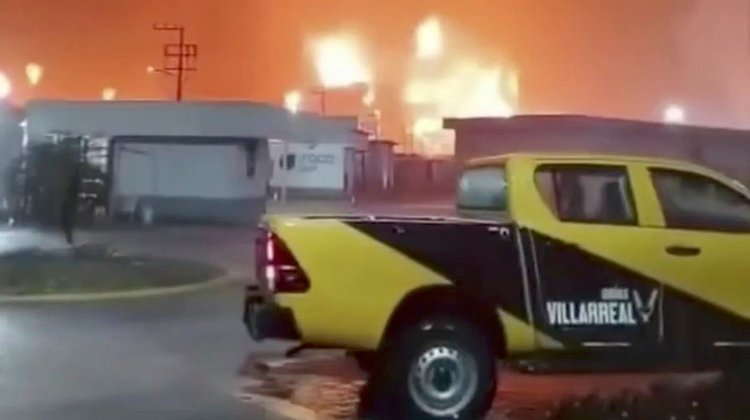 Indaga Fiscalía causas de incendio en refinería Dos Bocas