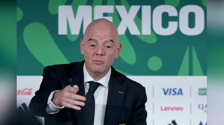 Ironiza Gianni Infantino con la ausencia de Italia