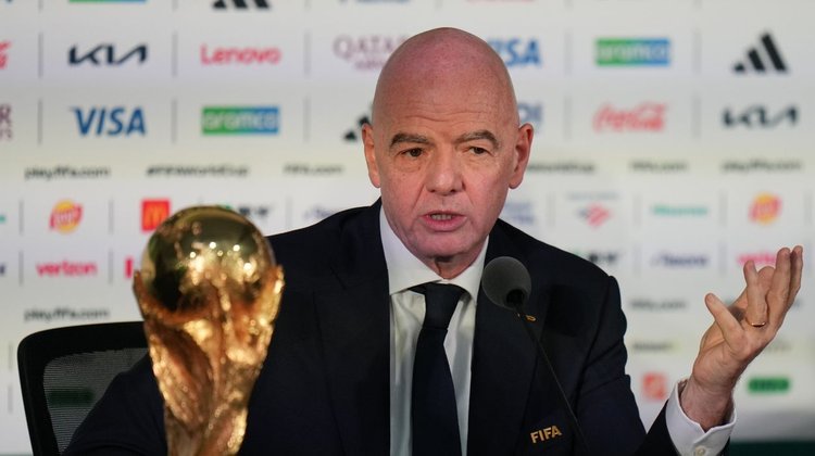 Crece presión para que Infantino deje la presidencia de FIFA