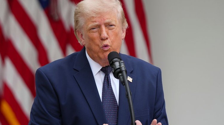 Trump amenaza con bombardeos a Irán si es asesinado