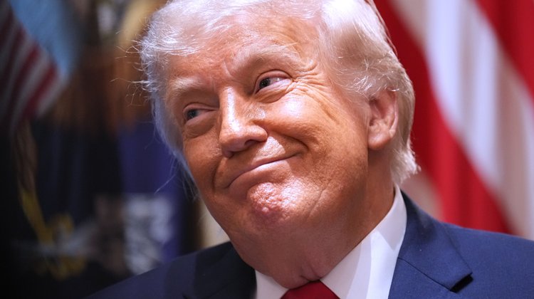 Trump vende acceso anticipado a sus posts por $100,00 al mes