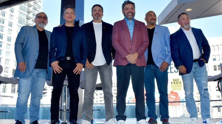 Intocable celebra 30 años con donación al Grammy Museum