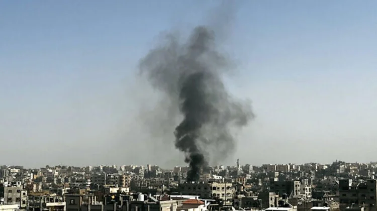  Israel bombardea 'zona humanitaria' de Jan Yunis en Gaza