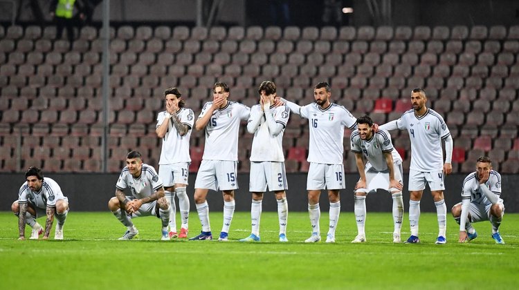 Fracaso italiano en repechaje mundialista tiene primeras bajas