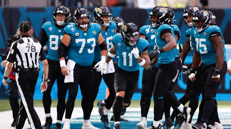 Jaguars sorprenden a Eagles con gol de campo de último segundo