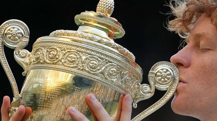 Jannik Sinner revalida su corona en Wimbledon ante Zverev