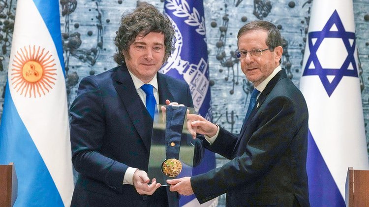 Recibe Javier Milei Medalla de Honor por su apoyo a Israel