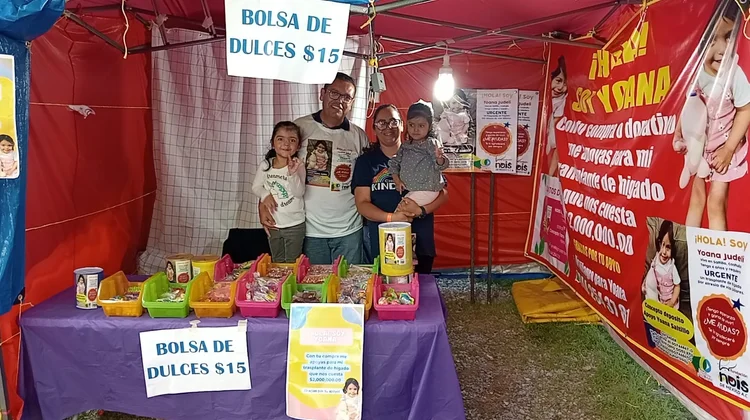 Busca familia de Johana fondos para trasplante de hígado 