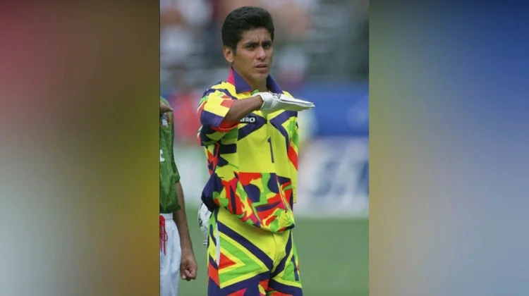 Rinde homenaje Museo FIFA a Jorge Campos con uno de sus jerseys
