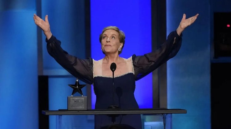 Julie Andrews anuncia su retiro del cine tras 80 años de carrera