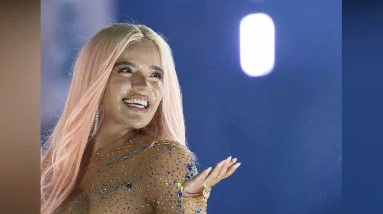 Será Karol G la primera latina en el Crazy Horse de París