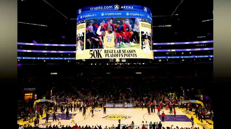 Concretan venta de los Lakers por $10,000 millones de dólares