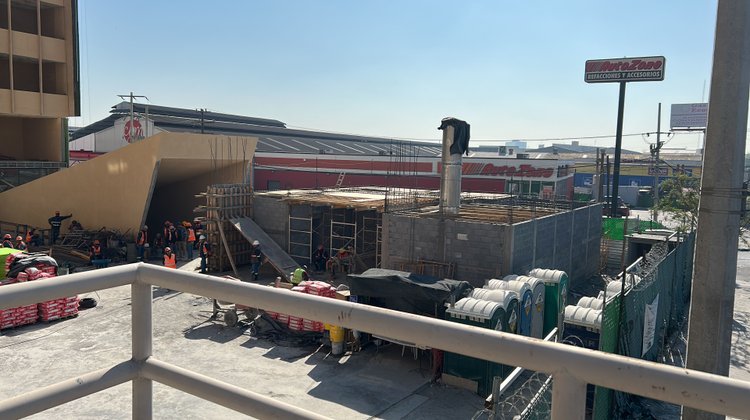 Cae de construcción en San Nicolás; se clava varilla