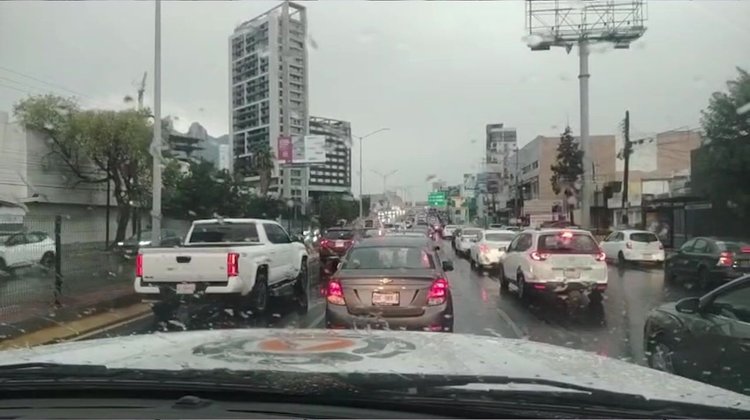 Prevén en Nuevo León lluvias, rayos y fuertes vientos en la noche