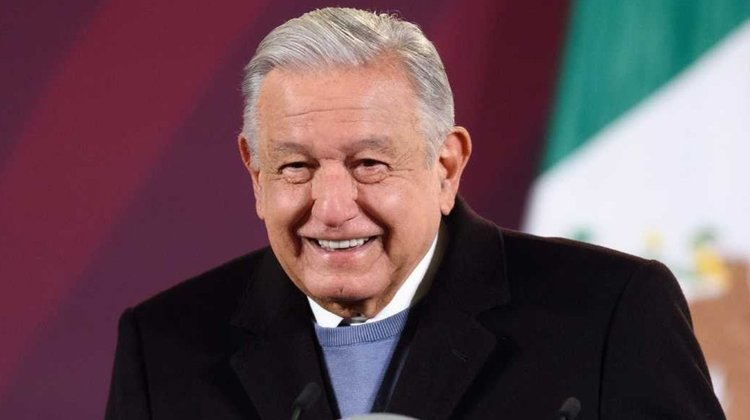 López Obrador presume 'fuerza' del peso mexicano 