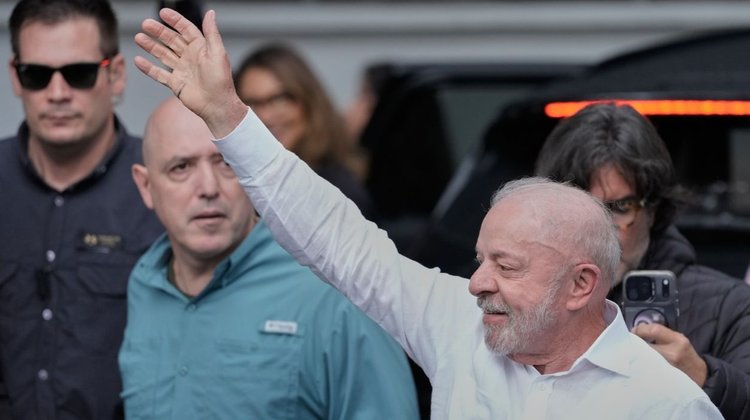 Lula derrota a Flávio Bolsonaro, se queda la izquierda en Brasil