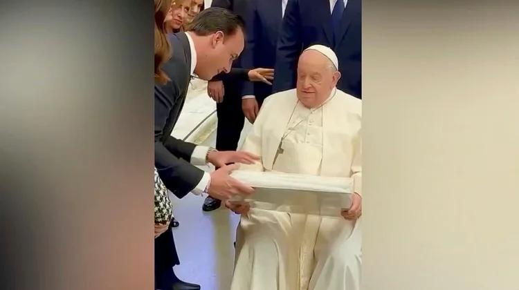 Sostiene gobernador de Coahuila audiencia con el papa