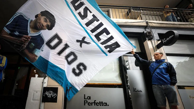 Solicitan 12 años de prisión para médico de cabecera de Maradona