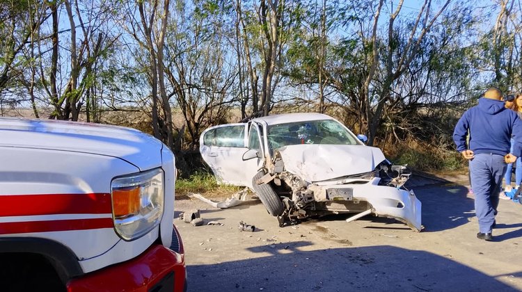 Muere niña de 6 años tras choque entre autos en Matamoros