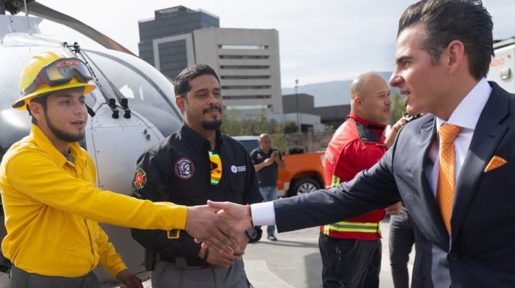 Miguel Flores reconoce compromiso de combatientes forestales