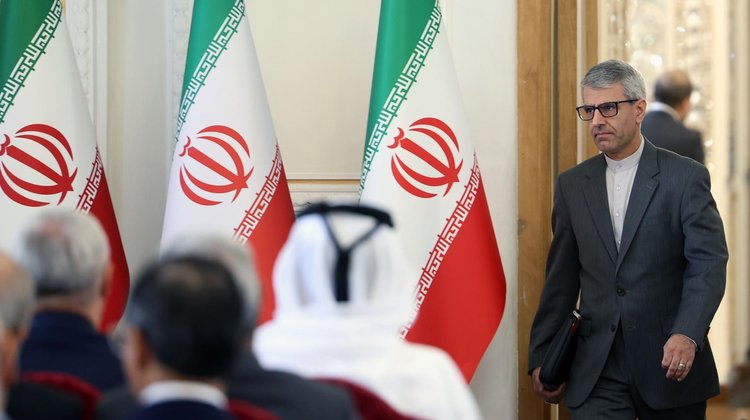 Irán niega conversaciones con EUA anunciadas por Trump