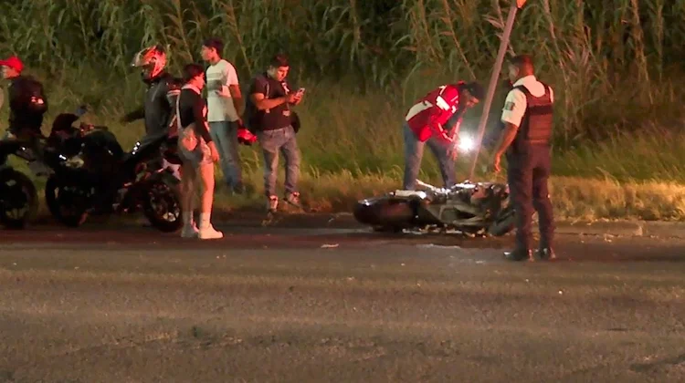 Muere motociclista tras derrapar cerca del puente Azteca