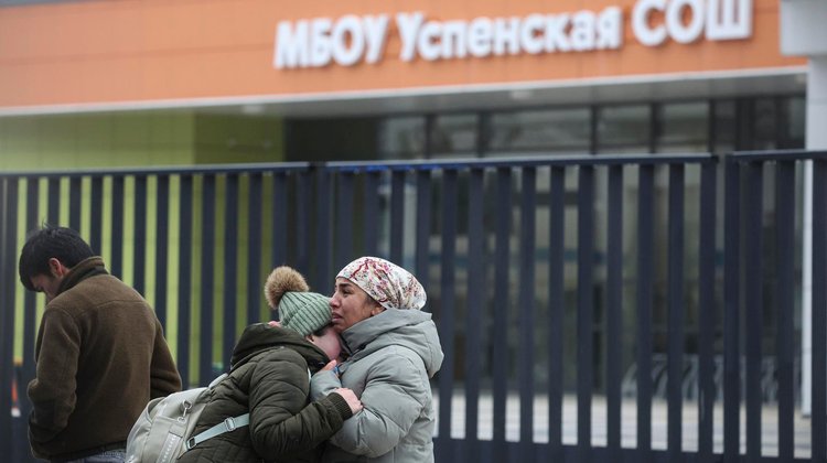 Adolescente mata a niño de 10 años en escuela de Rusia