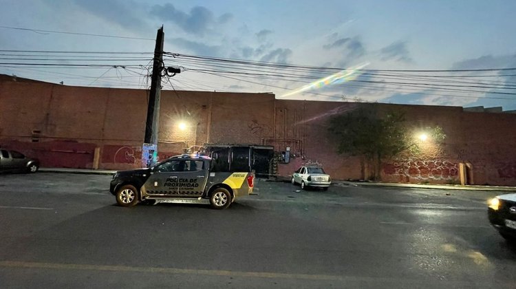 Muere trabajador electrocutado en techo de supermercado