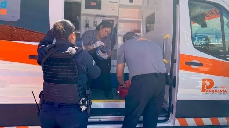 Nace bebé a bordo de taxi de aplicación en Pesquería