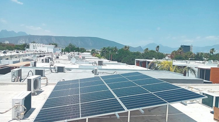Expertos recomiendan usar energía solar para evitar apagones