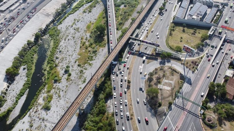 Municipios del área metropolitana reactivan carriles contraflujo