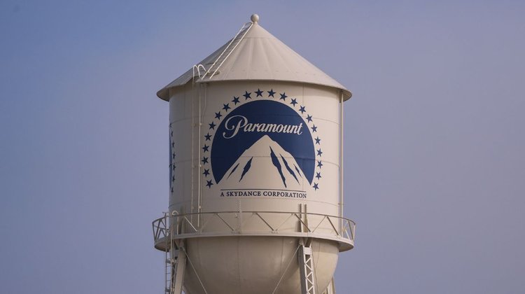 Paramount llega a acuerdo y avanza compra de Warner Bros.