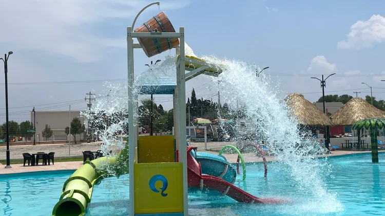 Eligen familias de Saltillo parque Aqua Ramos para 'refrescarse'