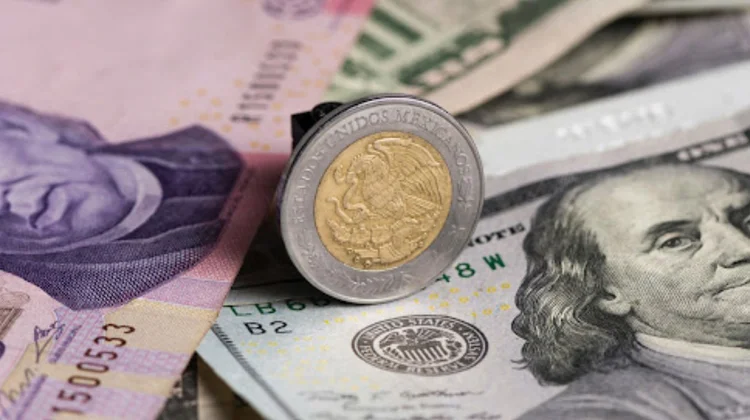 Trump aplaza aranceles a México y peso 'gana terreno'