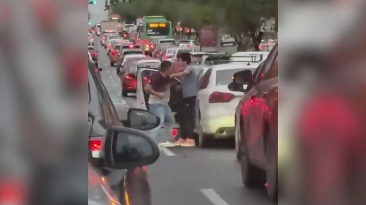 Video: Usan automovilistas de 'ring' la avenida Eloy Cavazos