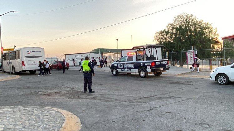 Aseguran dos menores por riña en secundaria de Ramos Arizpe