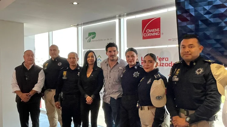 Reconocen a policías de Escobedo por hallar a bebé