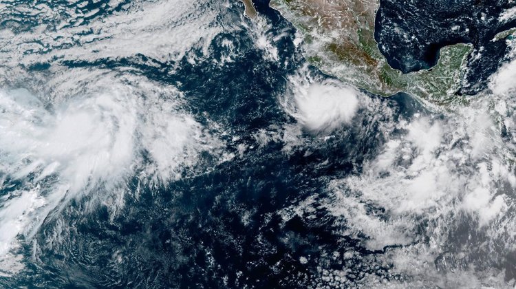 'Polo' mantiene categoría 5 frente a las costas de Guerrero